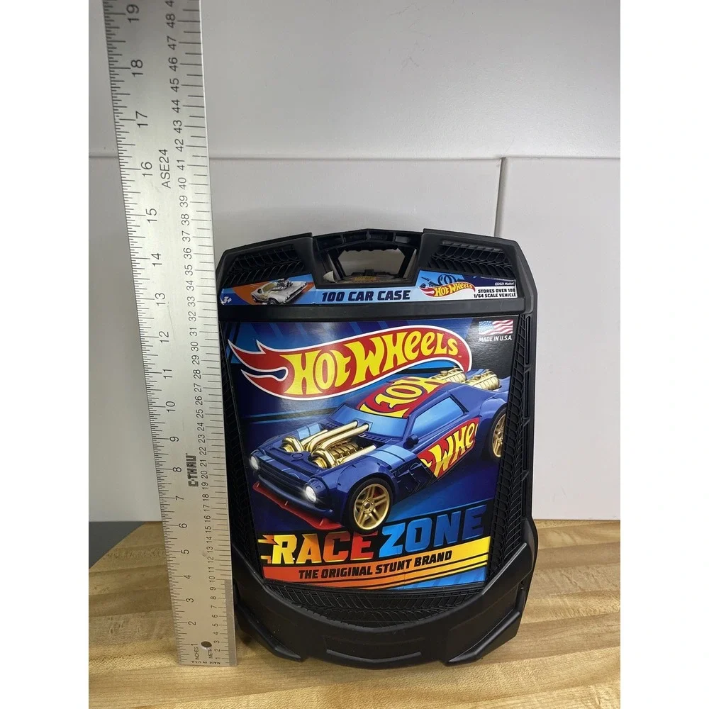HOT WHEELS WHEELED STORAGE CARRY CASE He's missing‎ a tire